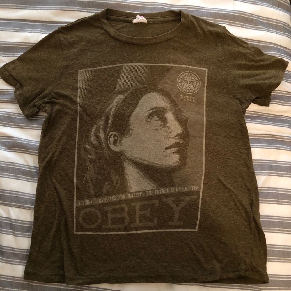 Obey tee